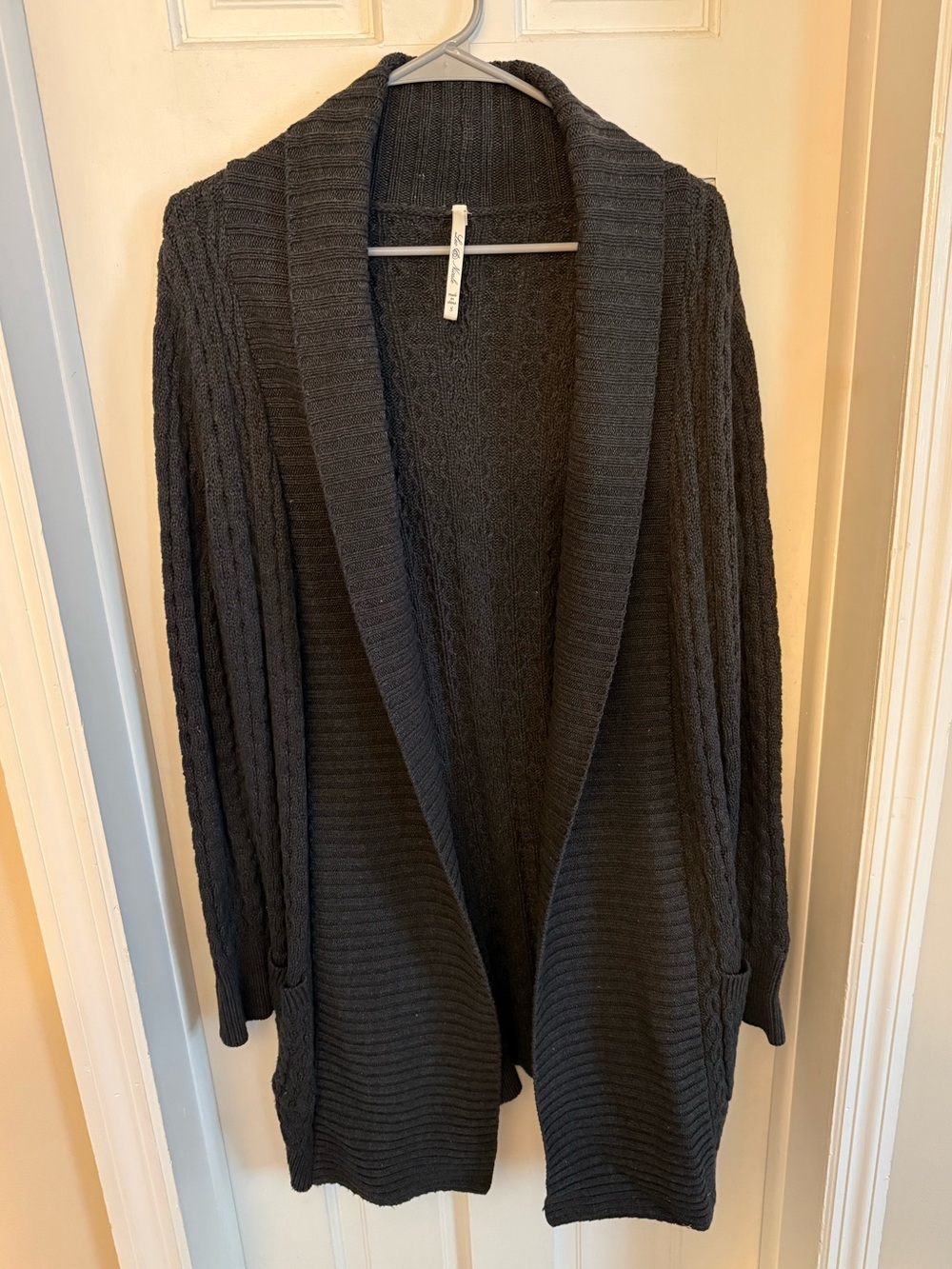 Leo & Nicole Ladies' Cable Cardigan HEMATITE DARK GREY - Small
